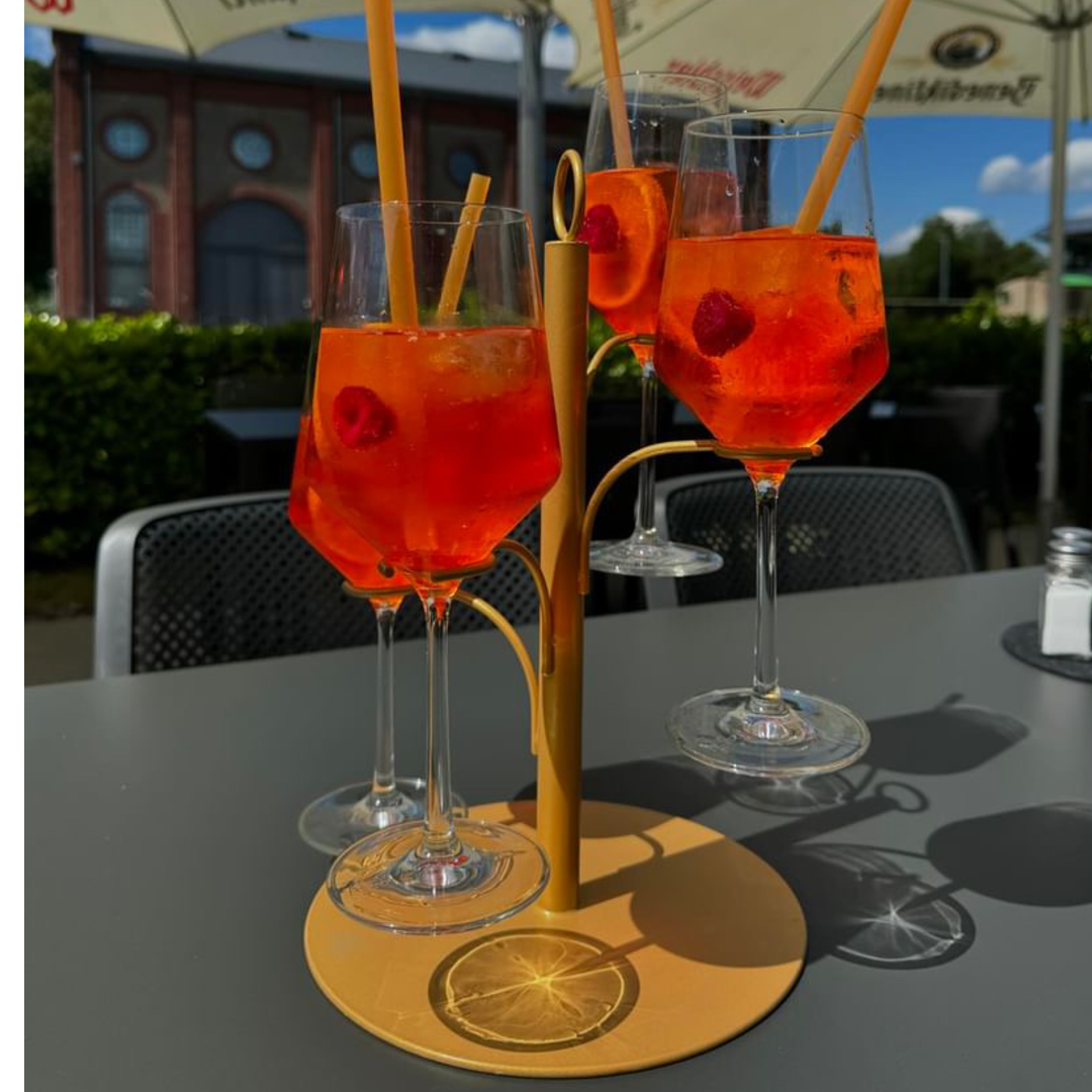 Aperol Spritz trinken im Restaurant