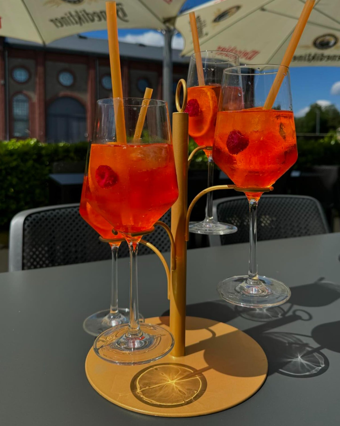 goldener Aperol Spritz Ständer