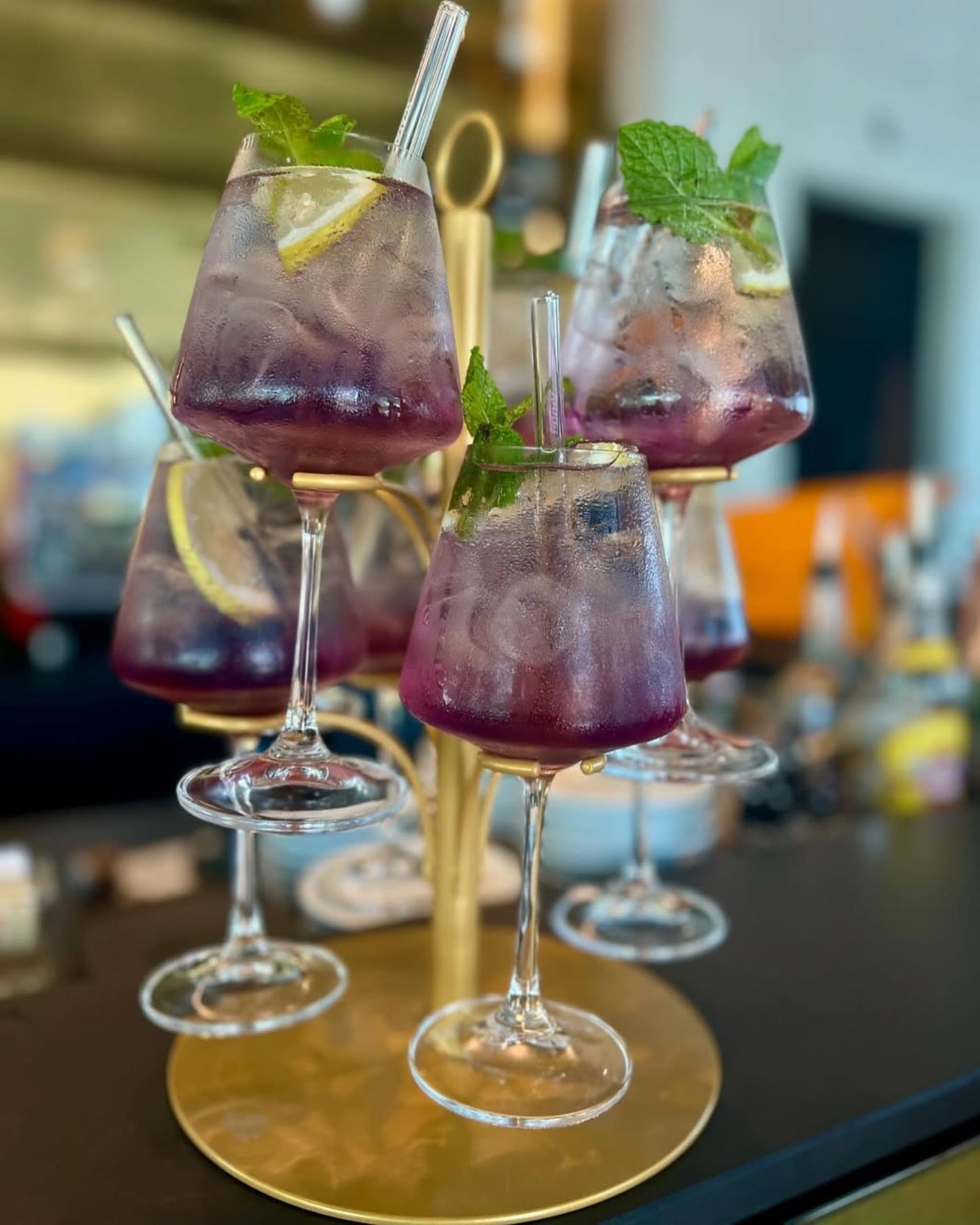 Getränke Tower mit Violet Aperitif